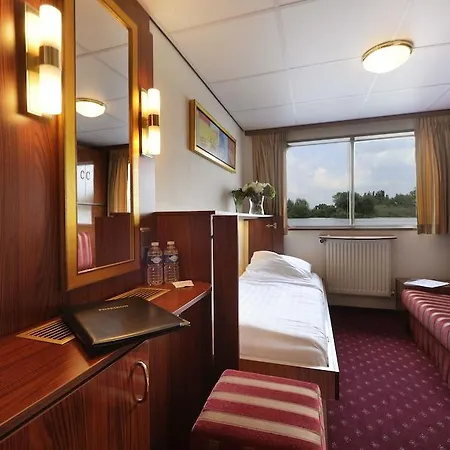 Crossgates Hotelship 3 Star - Osthafen - Frankfurt Hotel